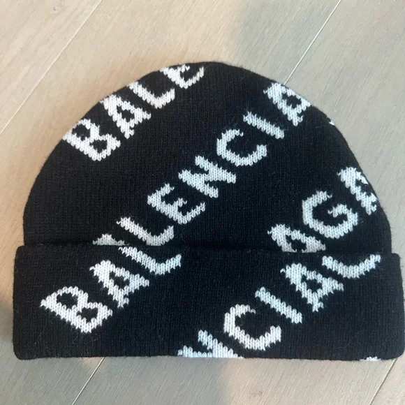 ニットキャップ・ビーニー BALENCIAGA Beverly Hills Beanie - Balenciaga - Wool - White Balenciaga Beverly Hills Beanie | Bloomingdale's